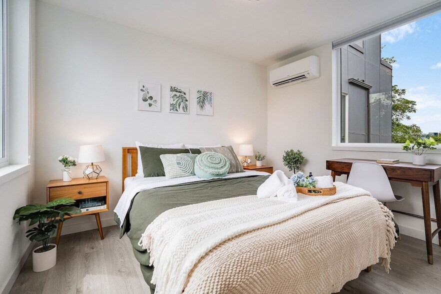 Building Photo - 1414 E Howell St