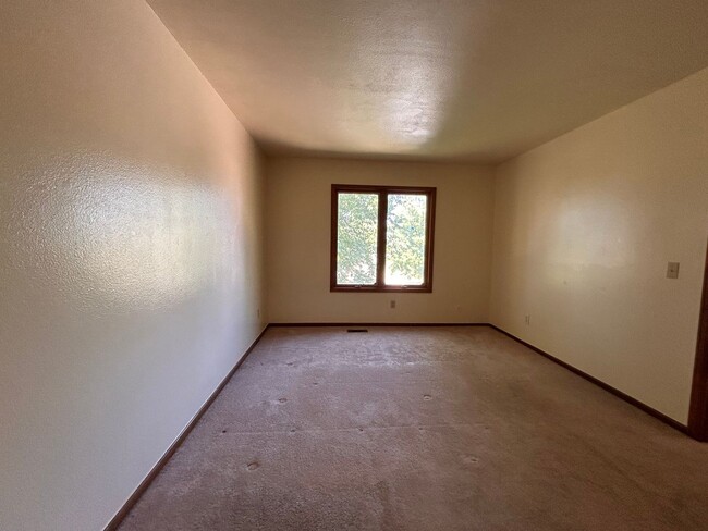 Building Photo - $0 DEPOSIT OPTION. 4 BEDROOM 3.5 BATH HOUS...