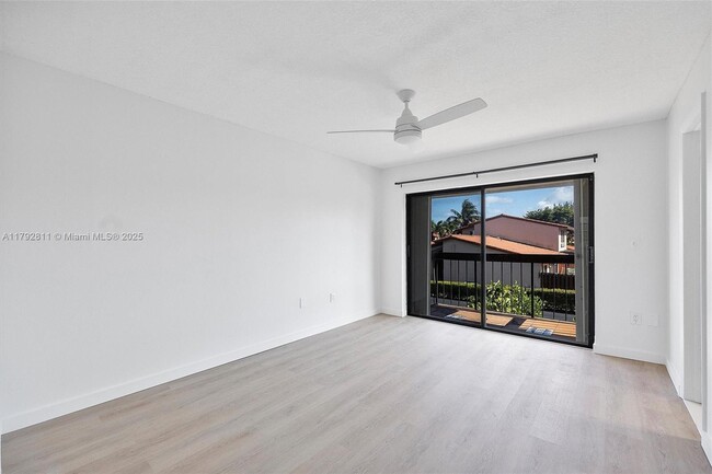 Building Photo - 3809 SW 82nd Ave