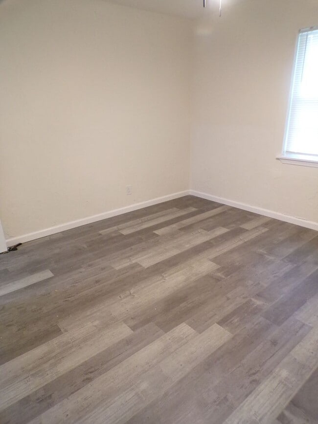 Building Photo - Great redo across the street form Pat Henry Elementary School