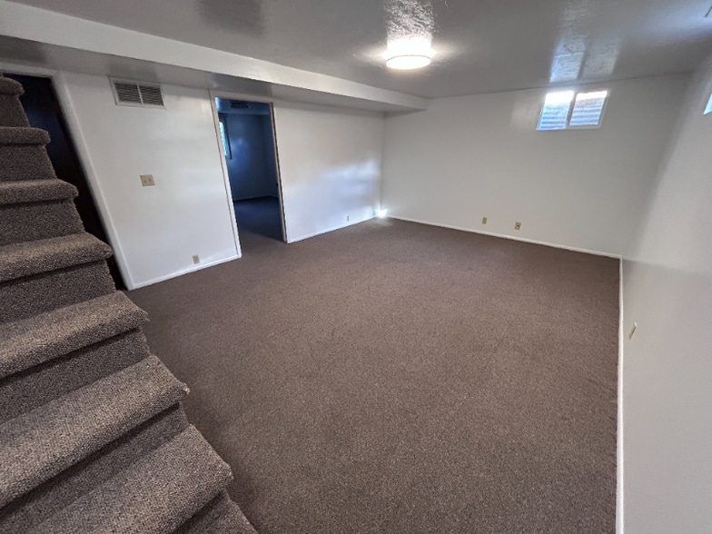 Building Photo - 438 Forest Vale Cir