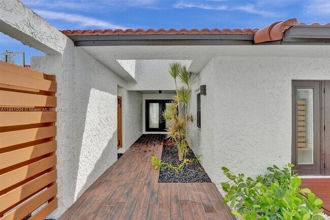 Building Photo - 7425 Silver Woods Ct