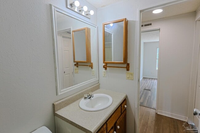 Building Photo - 6850 Bratt Rd