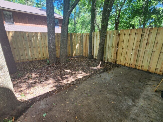 Building Photo - 1559 Hammock Dr