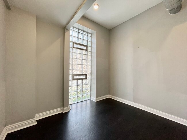 Building Photo - 2615 W Potomac Ave