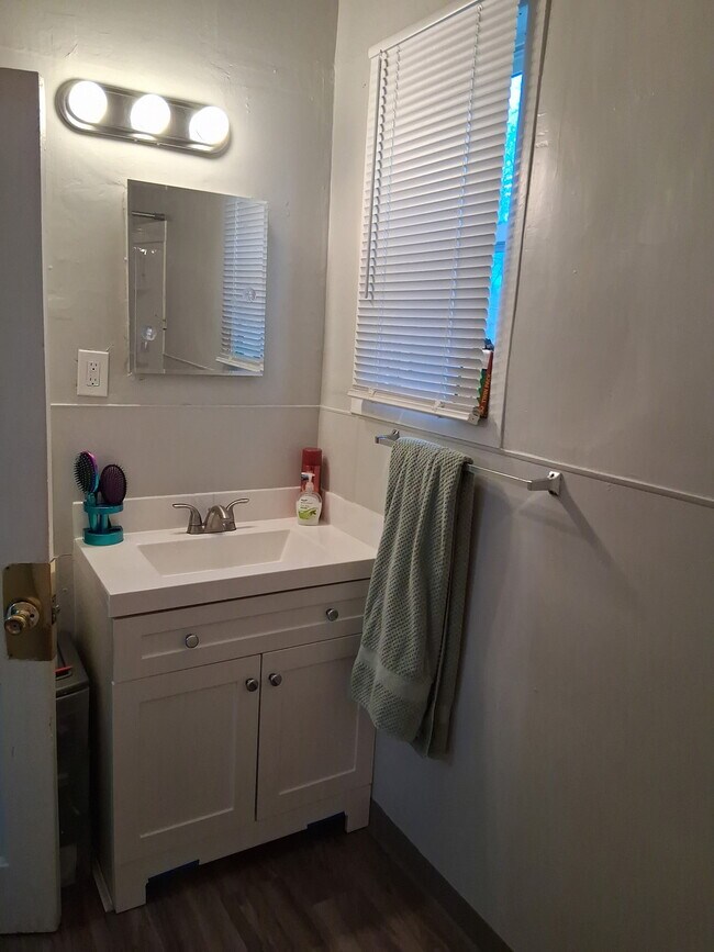 Building Photo - 1518 7th Ave