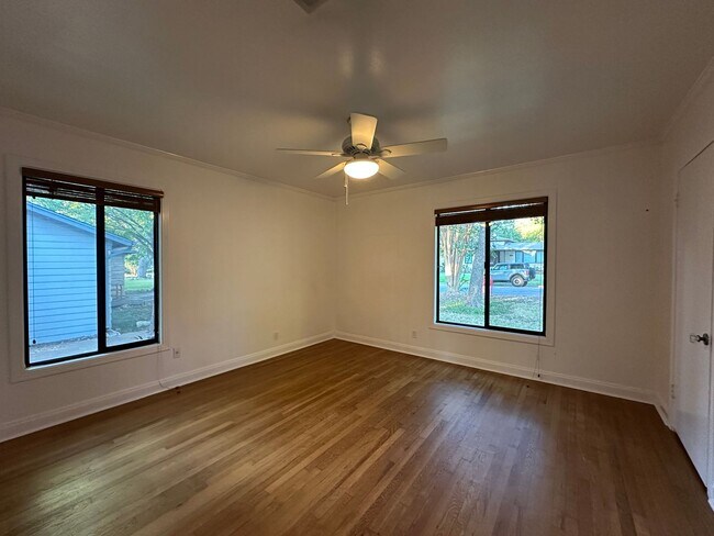 Building Photo - 4711 Fairview Dr