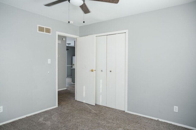 Building Photo - 2 bed 1 bath Duplex in Portage