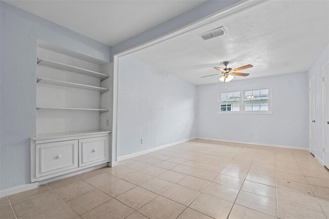 Building Photo - 13163 High Star Dr