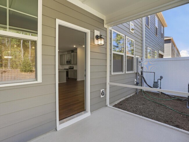 Building Photo - 214 Deercroft Dr