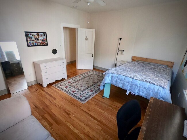 Building Photo - 5444 Claybourne St