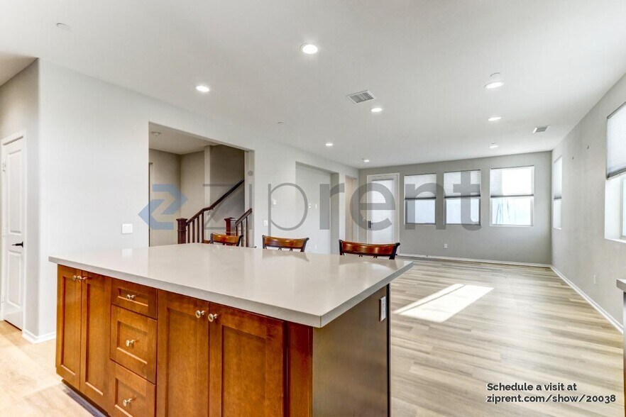 Building Photo - 635 Merit Dr