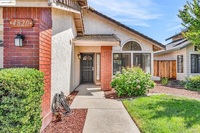 Building Photo - 4820 Ridgeview Dr