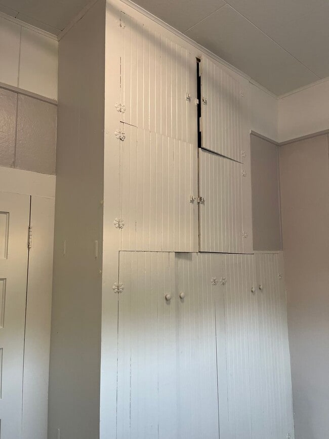 Building Photo - Cute and clean 2 Bedroom 1 Bathroom home in the heart of Roseburg.