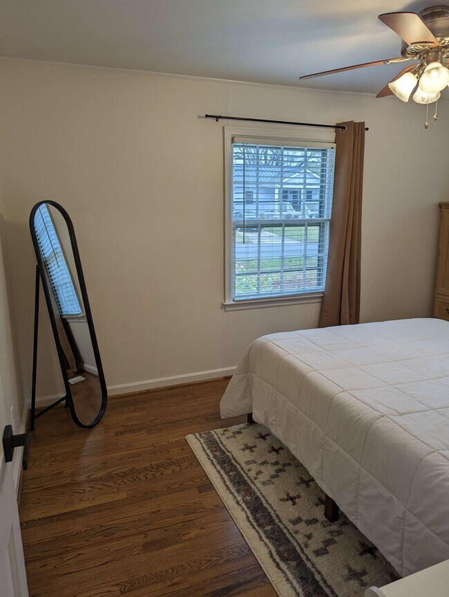 Building Photo - 1805 Bennett St