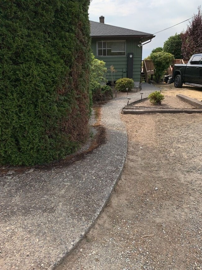 Building Photo - Large Lot with Sound and Mountain views - ...
