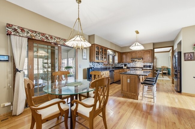 Building Photo - 912 Stonebridge Way