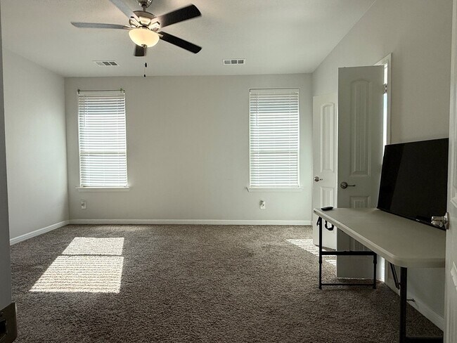 Building Photo - 7104 Thomas Paine Rd