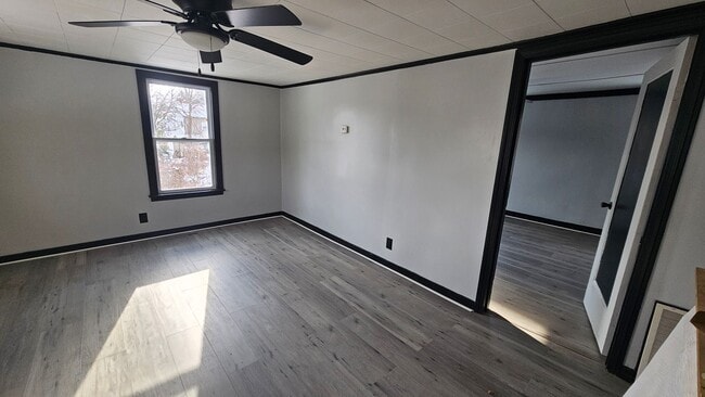 Building Photo - Newley renovated single family 1 bed 1 bath home for rent!