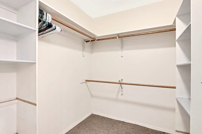Building Photo - 4243 E Driftwood Dr