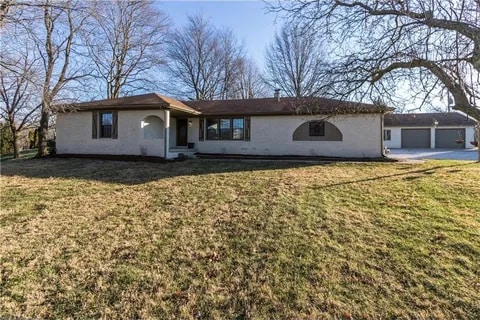 Building Photo - 211 Hillview Dr