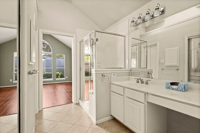 Building Photo - 10218 Garden Crossing Ln