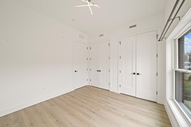 Building Photo - 491 Broadway