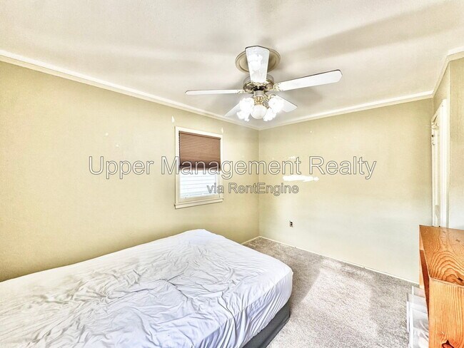 Building Photo - 638 Huntlee Dr