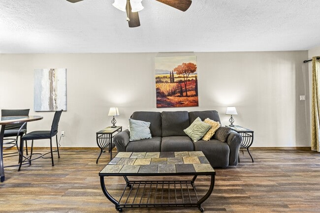 Building Photo - 214 Metz Dr