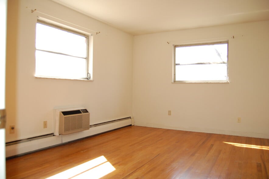 Building Photo - 2927 Linwood Ave