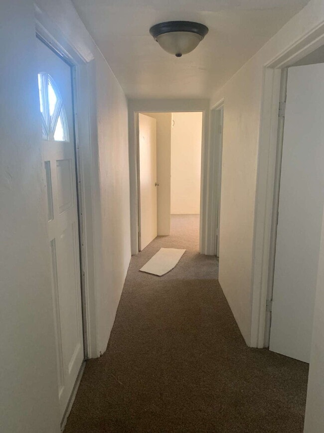 Building Photo - "Cozy Desert Oasis: Charming 2-Bed, 2-Bath...