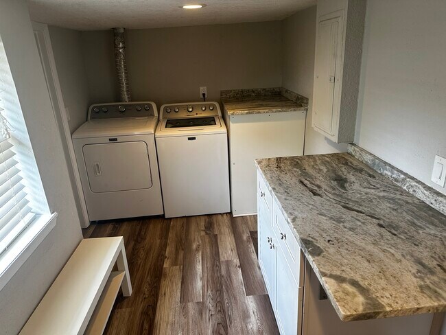 Building Photo - 775 Timor Ave