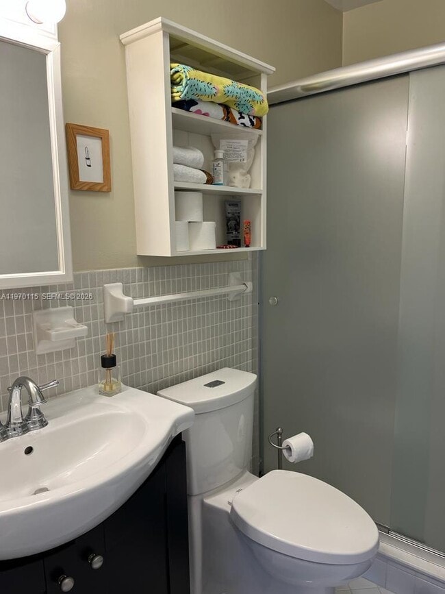 Building Photo - 2230 NE 56th Pl