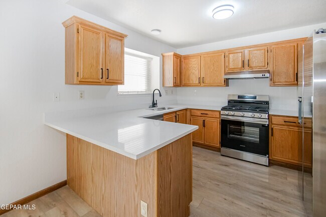 Building Photo - 929 Totonaca Ln