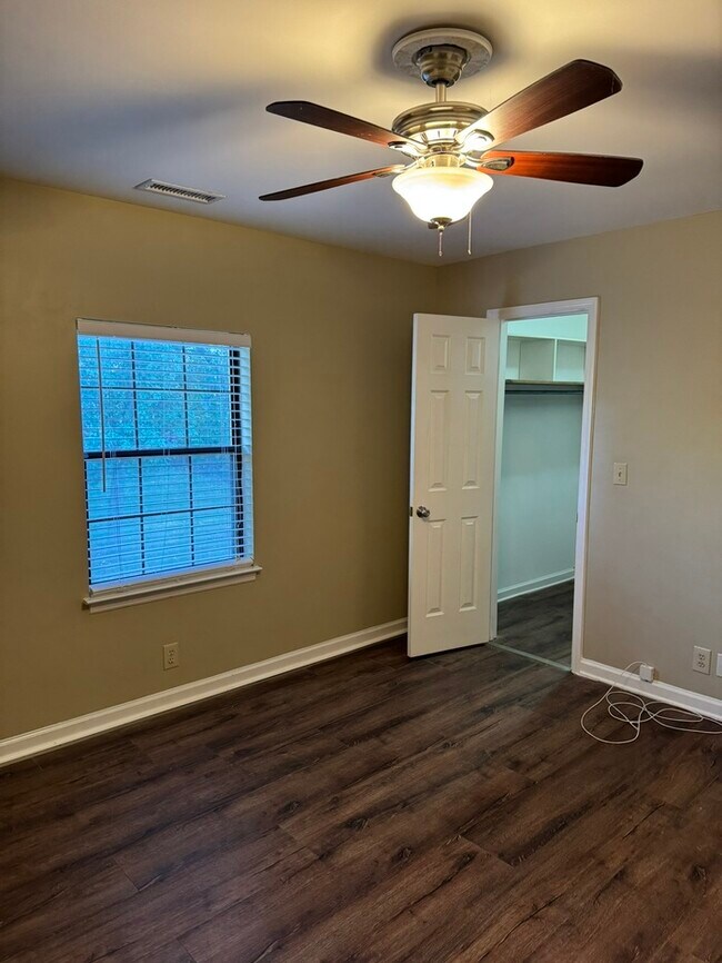 Building Photo - 5807 Brentwood Trace