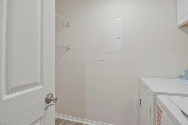 Building Photo - 4221 Brookside Dr