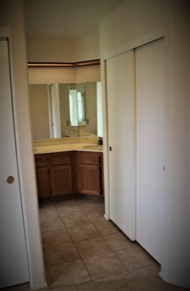 Building Photo - 4 bedroom FAMILY SPECIAL with RV storage o...