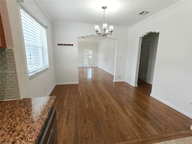 Building Photo - 470 SW 25th Rd