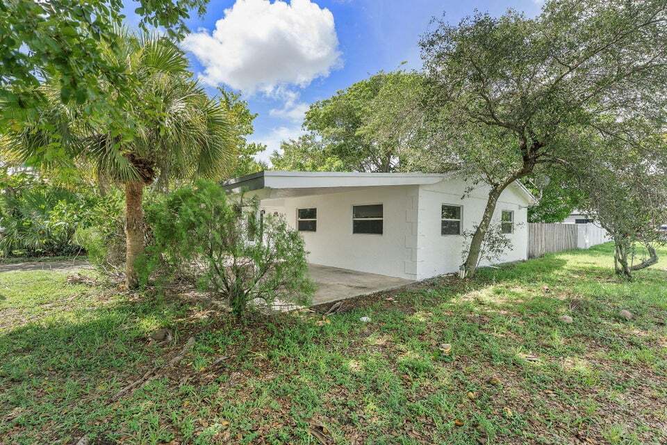 Building Photo - 747 NW 1st Ter