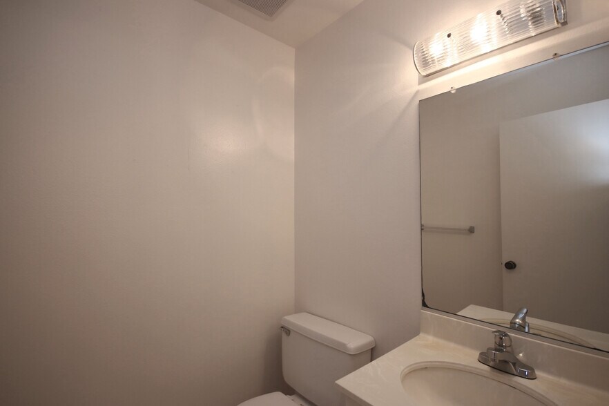 Building Photo - 542 N Orange Grove Blvd
