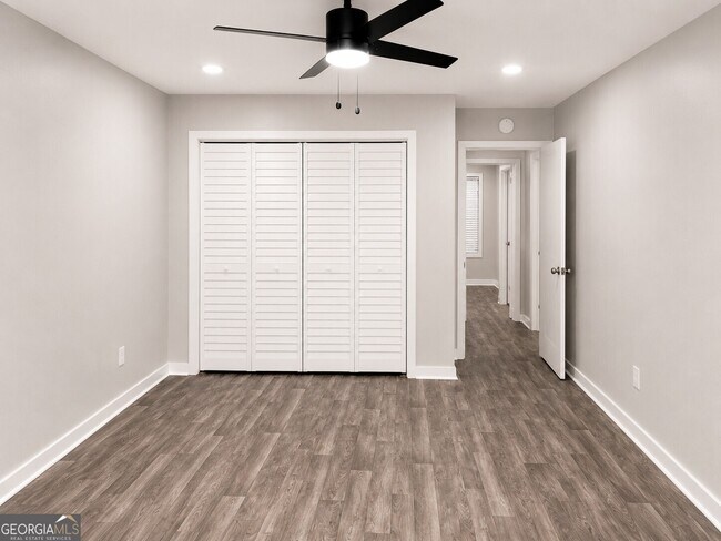 Building Photo - 100 Summerwood Dr