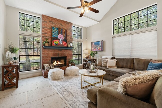 Building Photo - 115 E Pathfinders Cir