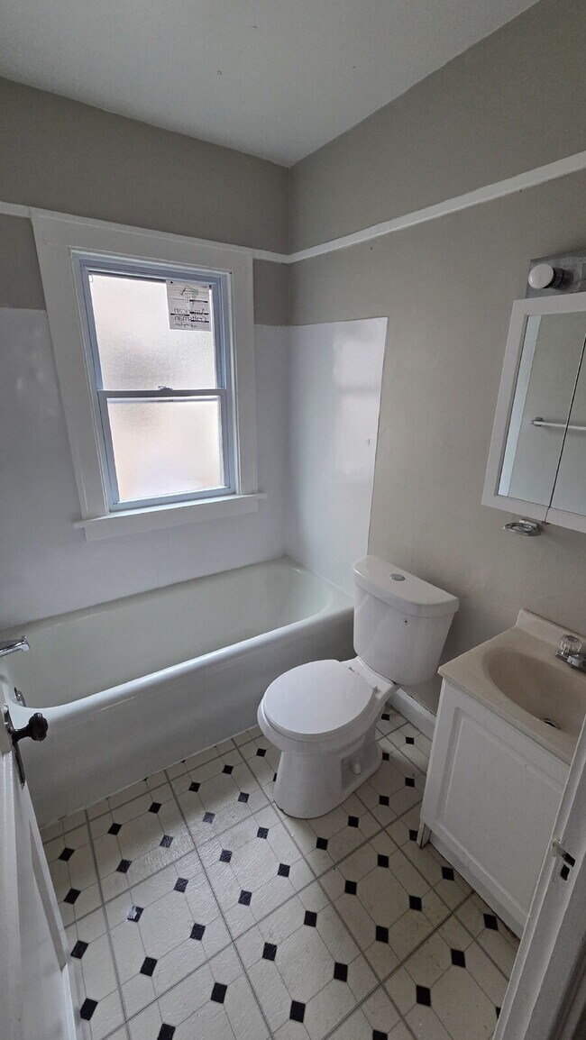 Building Photo - "Large 2 Bedroom Duplex - Down Unit Avail!"