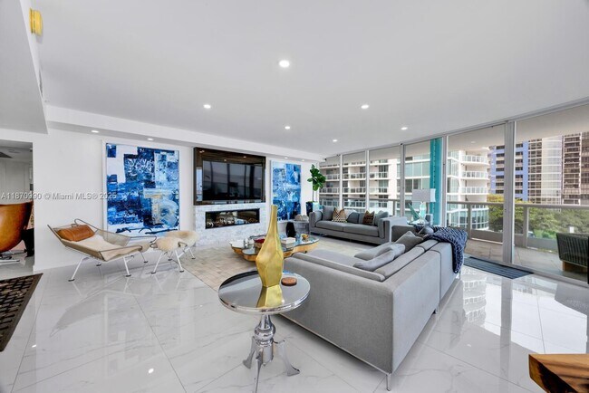 Building Photo - 2127 Brickell Ave