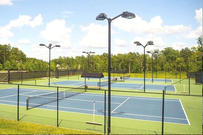 Building Photo - 1910 Pennypacker Ln