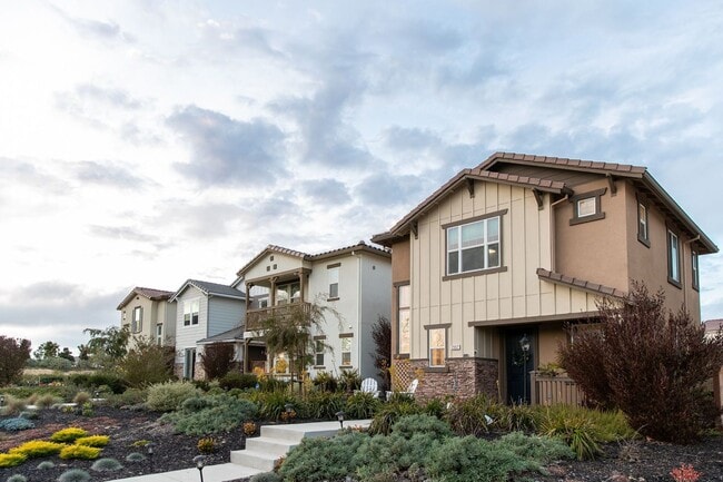 Building Photo - Newer 3 Bed, 2.5 Bath Sea Haven Home for Lease