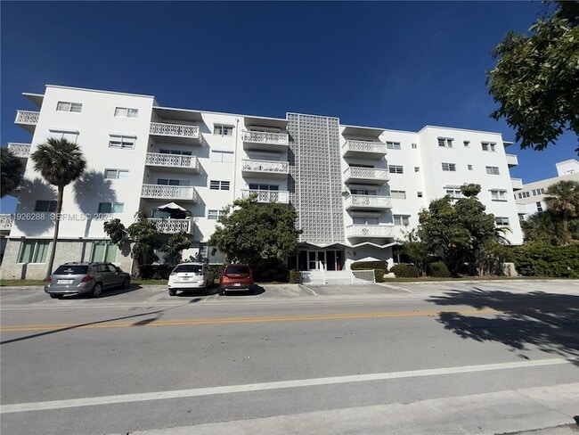 Building Photo - 9700 E Bay Harbor Dr