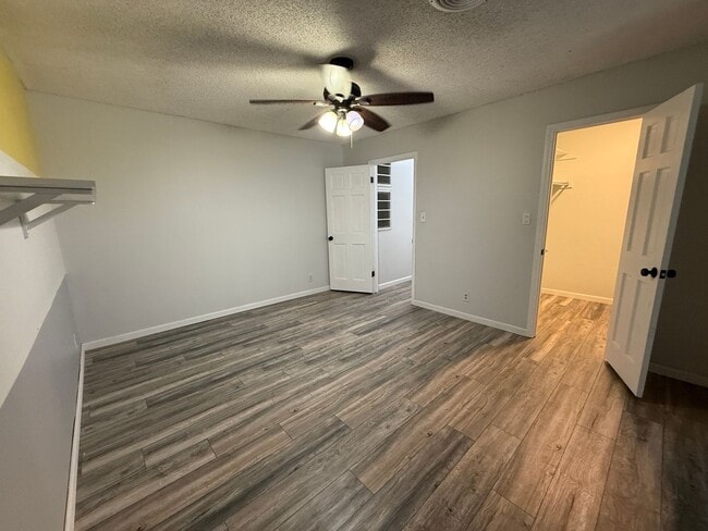 Building Photo - Luxury 4 Bed Home with Bonus Rooms and Pool