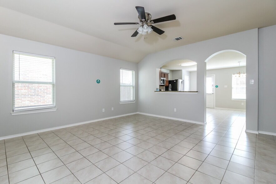 Building Photo - 1402 Copper St