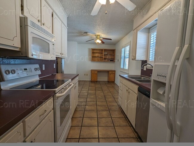 Building Photo - Two Bedroom Home